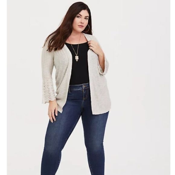 TORRID GREY BELL SLEEVE POINTELLE CARDIGAN OPEN FRONT WOMENS SIZE 2 US 2X - Picture 3 of 11